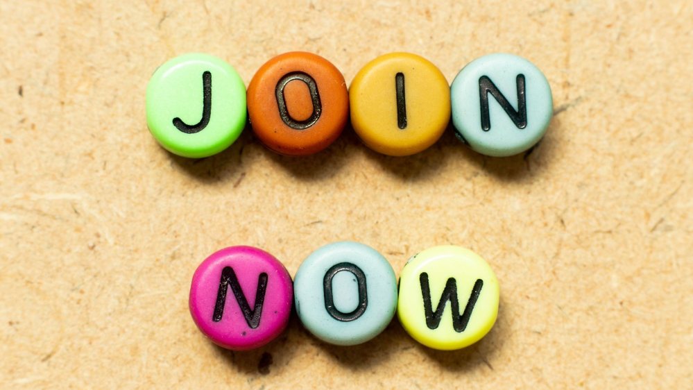 Beads spelling JOIN NOW